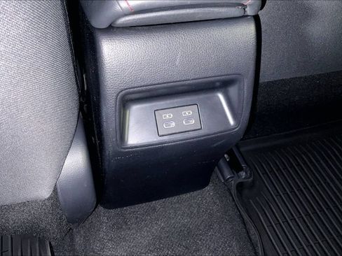 Used 2025 Toyota Corolla SE w/ Convenience Package FWD image 29
