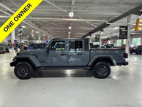 Used 2024 Jeep Gladiator Sport AWD/4WD image 2