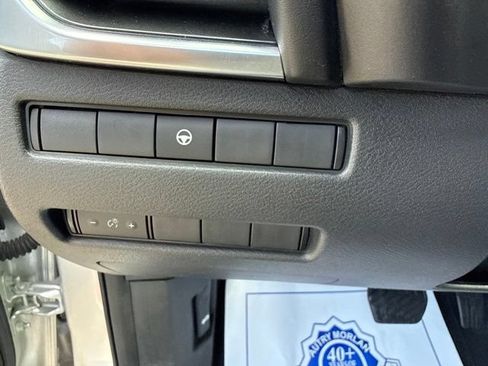 Used 2022 Nissan Rogue SV AWD/4WD image 15