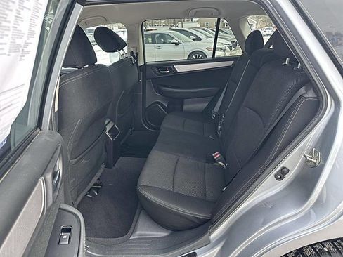 Used 2016 Subaru Outback 2.5i Premium image 11