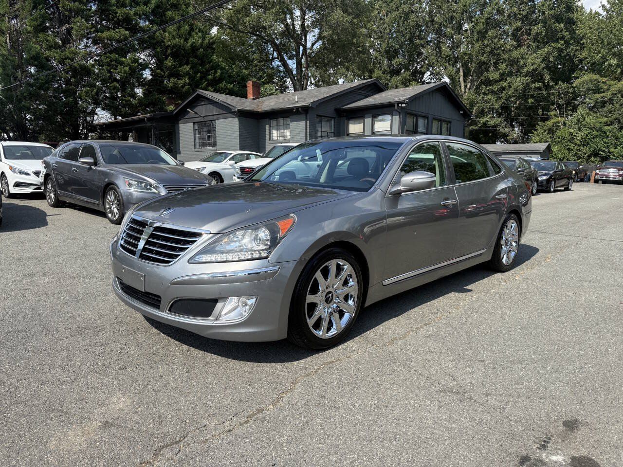 Used 2012 Hyundai Equus Signature RWD image 2