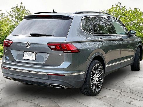 Used 2018 Volkswagen Tiguan SE w/ Panoramic Sunroof Package FWD image 6