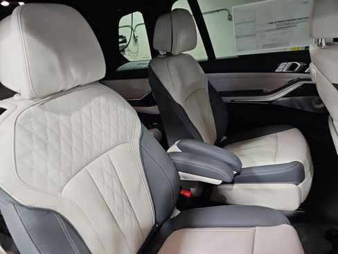 New 2026 BMW X7 M60i image 12