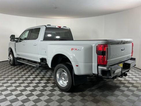 Certified 2025 Ford F450 Lariat w/ FX4 Off-Road Package AWD/4WD image 6