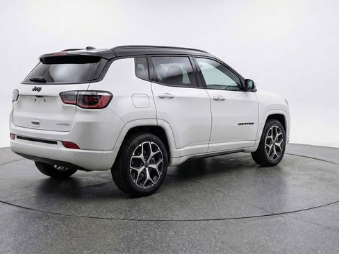 Used 2025 Jeep Compass Limited image 9