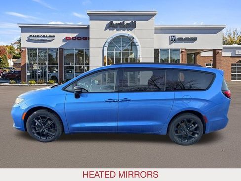 New 2026 Chrysler Pacifica Select w/ S Appearance Package image 5