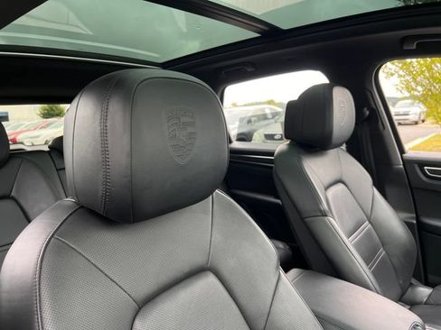 Used 2019 Porsche Cayenne w/ Premium Plus Package AWD/4WD image 36