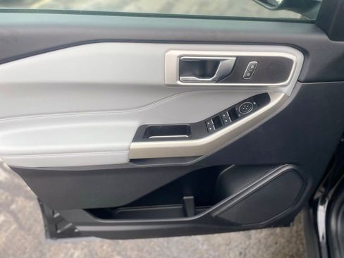 Used 2022 Ford Explorer XLT w/ Equipment Group 202A image 14