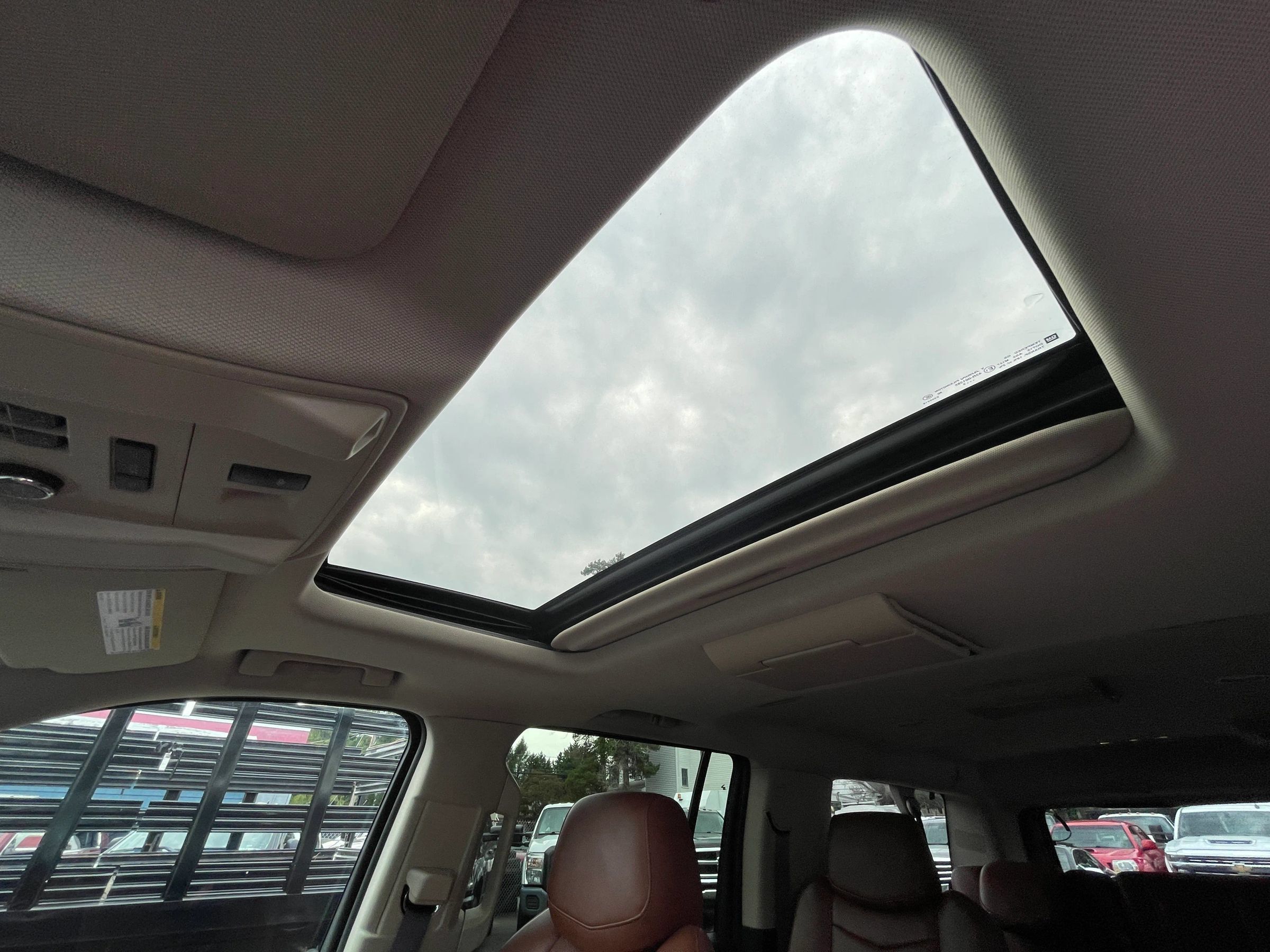 Used 2015 Cadillac Escalade ESV Luxury AWD/4WD image 17