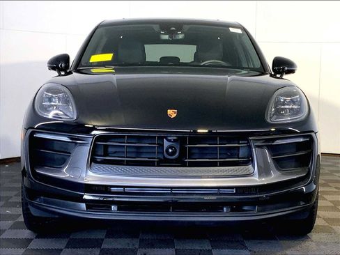 Certified 2026 Porsche Macan Turbo w/ Premium Package Plus AWD/4WD image 10