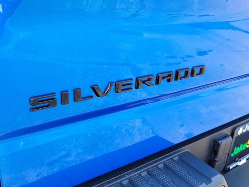 Used 2025 Chevrolet Silverado 1500 LT Trail Boss w/ Convenience Package II AWD/4WD image 7