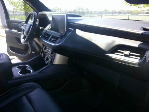 Used 2021 Chevrolet Suburban Premier w/ Premium Package AWD/4WD image 60