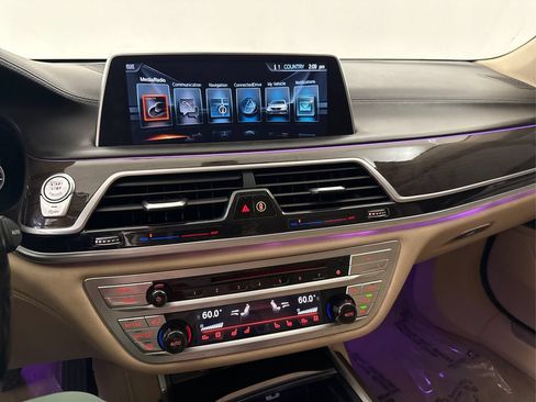 Used 2017 BMW 740i RWD image 39