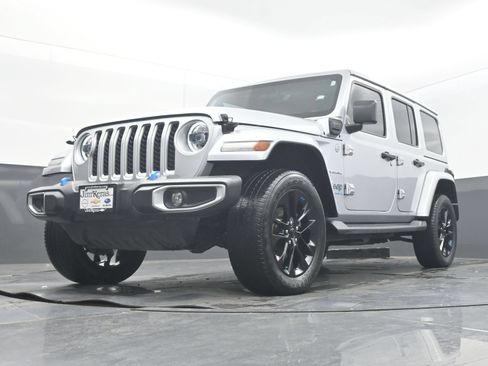 Used 2023 Jeep Wrangler Unlimited Sahara w/ Cold Weather Group AWD/4WD image 25