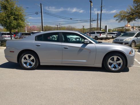 Used 2014 Dodge Charger SXT Plus image 2