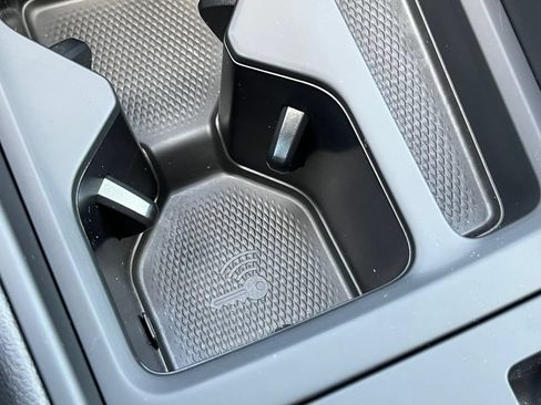 New 2026 Volkswagen Tiguan SE R-Line AWD/4WD image 32