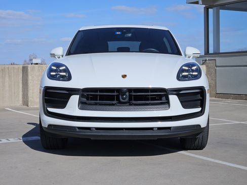 Used 2023 Porsche Macan Turbo image 11
