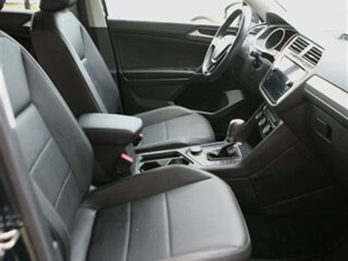 Used 2018 Volkswagen Tiguan SE AWD/4WD image 17