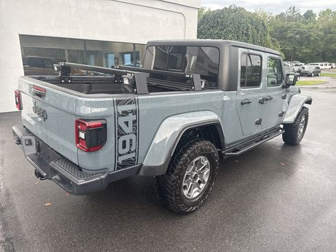 Used 2024 Jeep Gladiator Sport AWD/4WD image 3