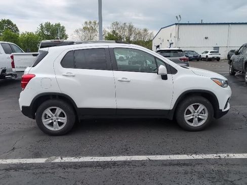 Used 2022 Chevrolet Trax LT w/ LT Convenience Package AWD/4WD image 3