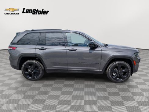Used 2024 Jeep Grand Cherokee Limited w/ Black Appearance Package AWD/4WD image 6