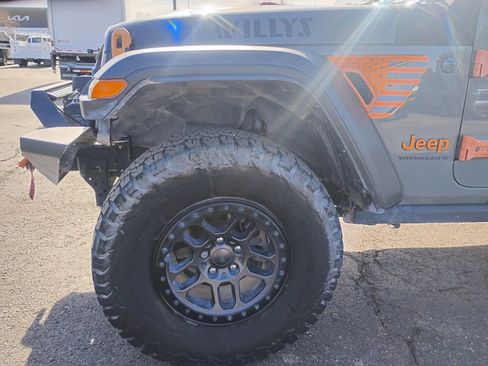 Used 2023 Jeep Wrangler Willys image 10