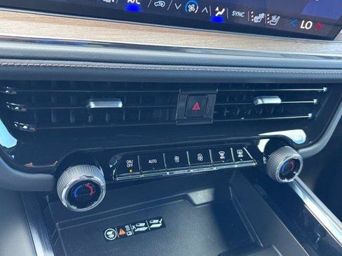 Used 2025 Chevrolet Tahoe High Country AWD/4WD image 27