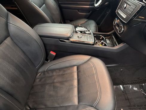 Used 2017 Mercedes-Benz GLS 450 4MATIC image 32