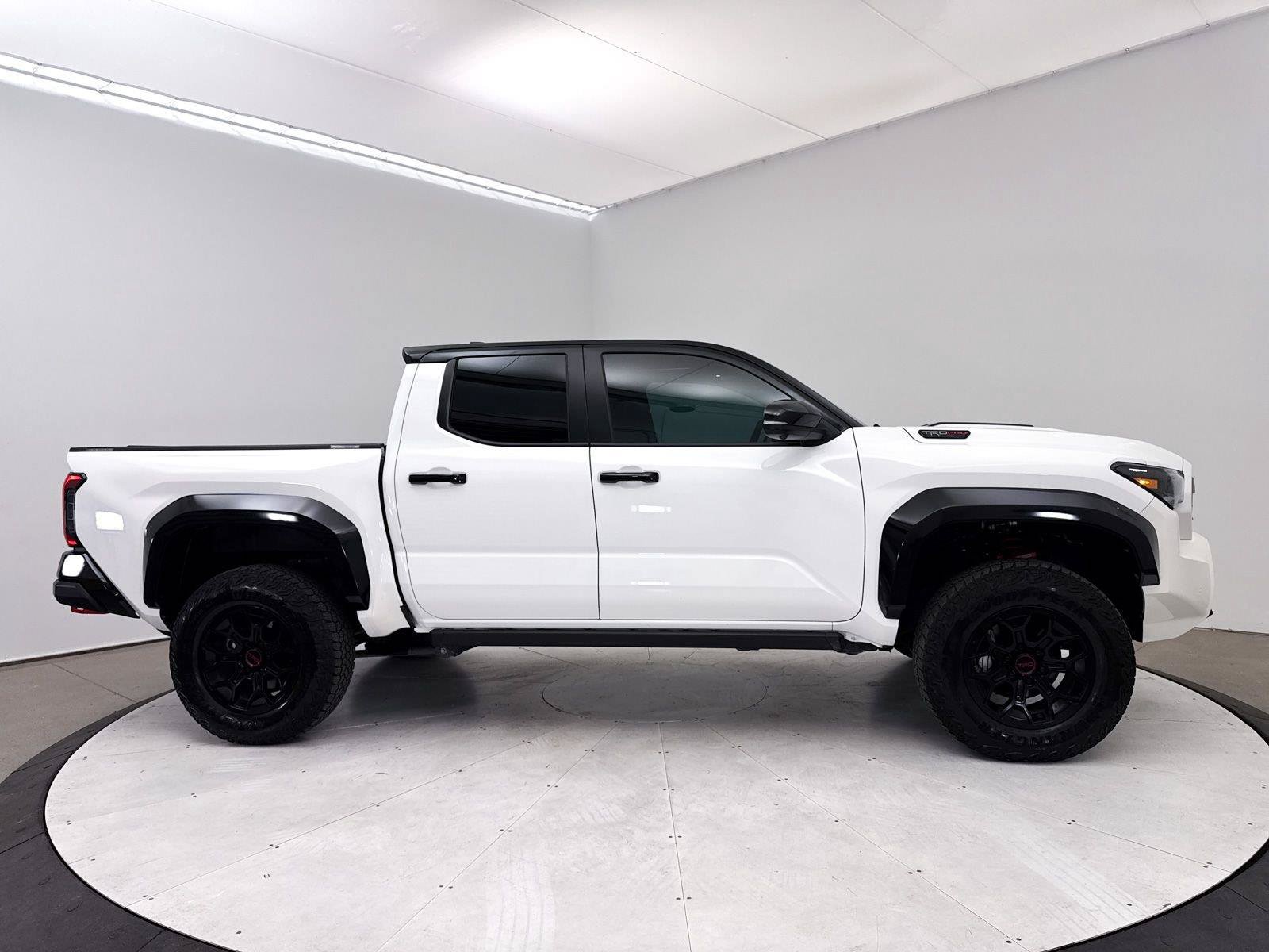 Used 2025 Toyota Tacoma TRD Pro AWD/4WD image 40