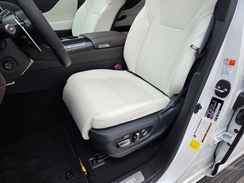 New 2026 Lexus LX 600 4WD w/ Luxury Package image 6