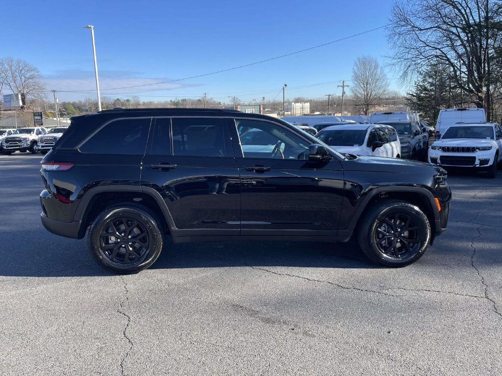 New 2026 Jeep Grand Cherokee Altitude AWD/4WD image 9