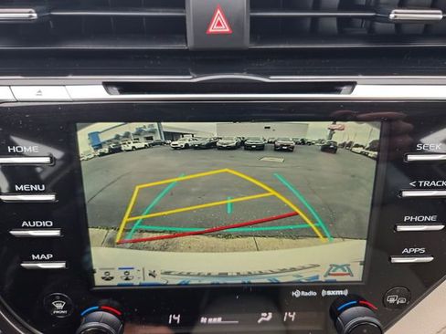 Used 2020 Toyota Camry XLE image 18