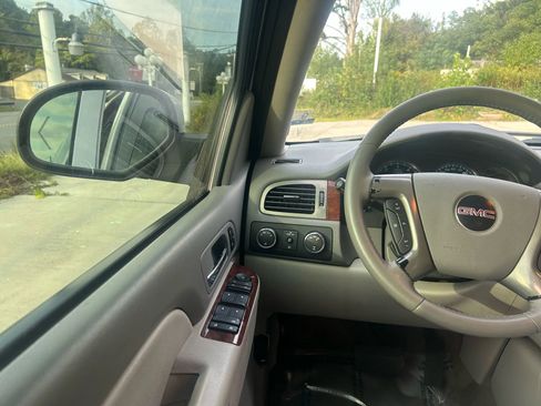 Used 2010 GMC Yukon SLT w/ SLT-2 Equipment Package AWD/4WD image 30