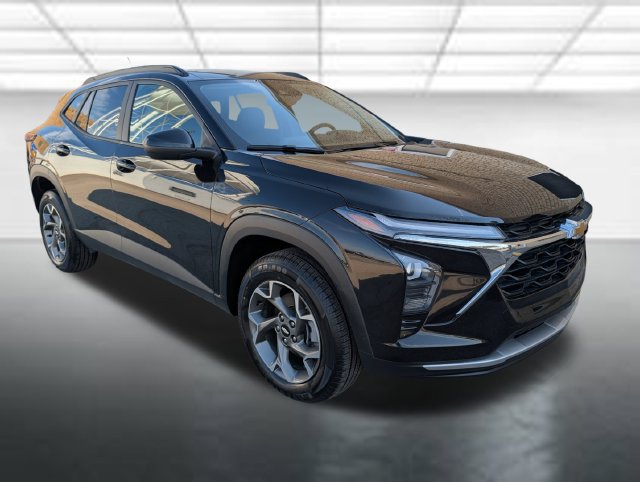 Certified 2025 Chevrolet Trax LT FWD image 1
