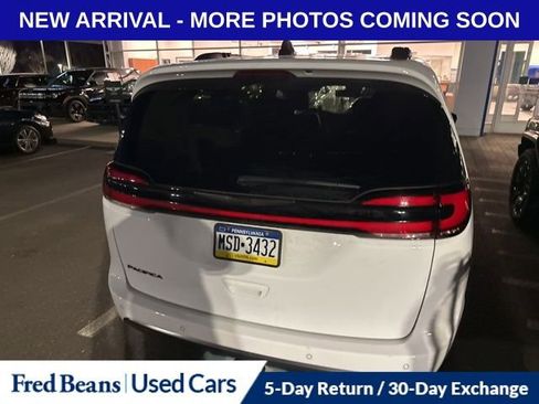 Used 2024 Chrysler Pacifica Touring-L w/ Road Tripper Package image 9