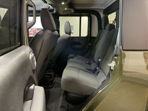 Used 2024 Jeep Gladiator Sport image 23