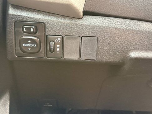Used 2015 Toyota Corolla LE FWD image 35