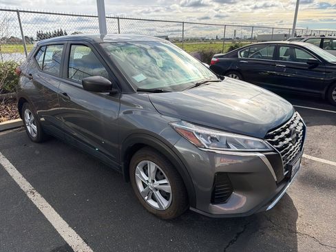 Used 2023 Nissan Kicks S image 1