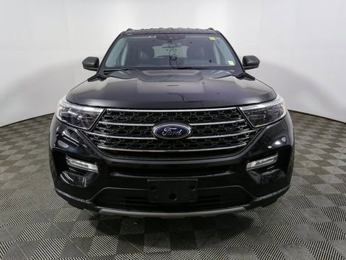 Used 2022 Ford Explorer XLT w/ Equipment Group 202A image 4
