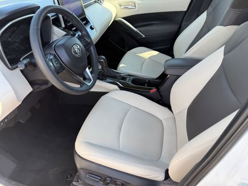 Used 2023 Toyota Corolla Cross XLE AWD/4WD image 10