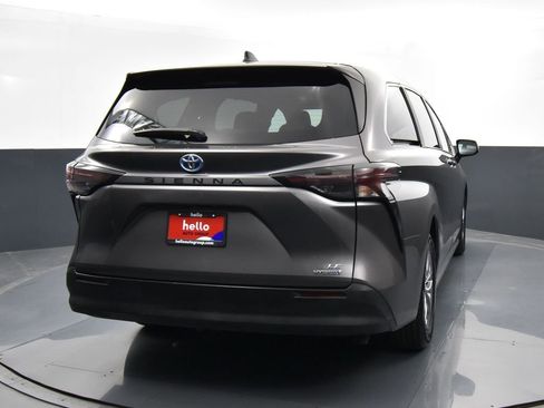 Used 2024 Toyota Sienna LE image 30