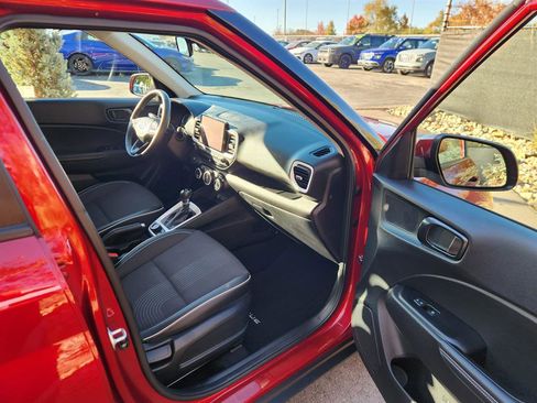 Certified 2024 Hyundai Venue Limited image 11