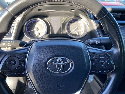 Used 2018 Toyota Camry SE w/ Moonroof Package image 15