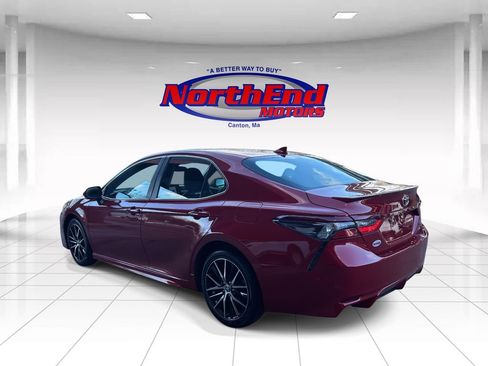 Used 2024 Toyota Camry SE image 5