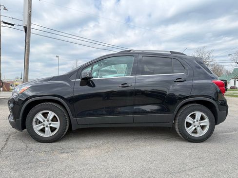 Used 2020 Chevrolet Trax LT FWD image 2