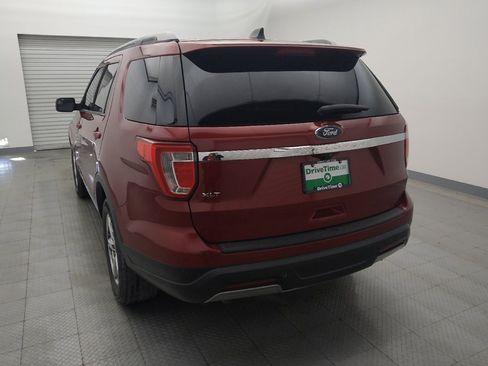 Used 2019 Ford Explorer XLT image 6