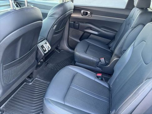 Used 2023 Kia Sorento EX image 11