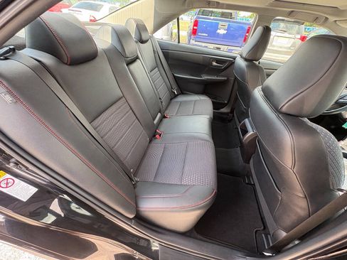 Used 2015 Toyota Camry SE w/ Moonroof Package FWD image 23