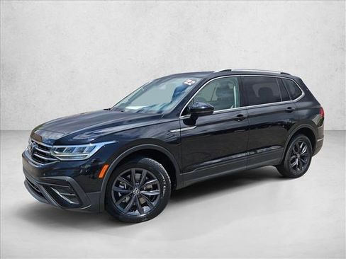 Certified 2022 Volkswagen Tiguan SE w/ Panoramic Sunroof Package FWD image 1