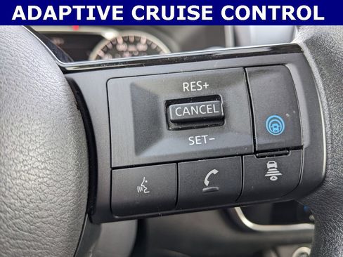 Used 2023 Nissan Rogue SV image 11